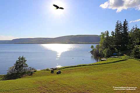 Sonnenuntergang über dem Bras d’Or Lake auf Cape Breton Island Nova Scotia